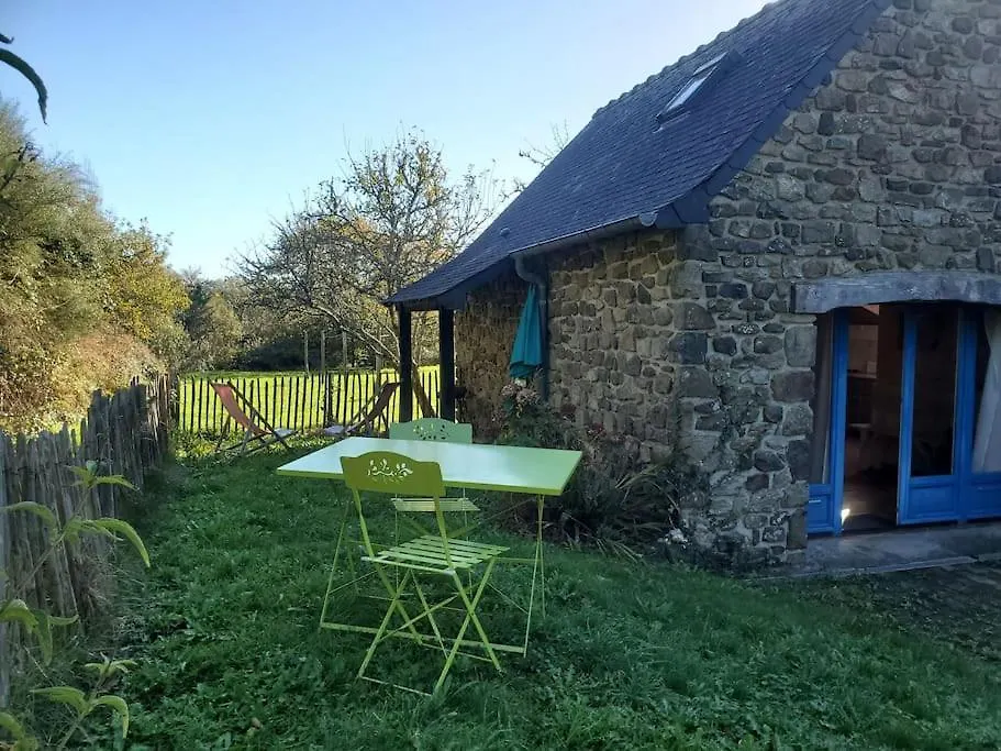 クロゾン Petit Gite Familial Au Coeur D'Un Hameau Bretonヴィラ 0*,  フランス